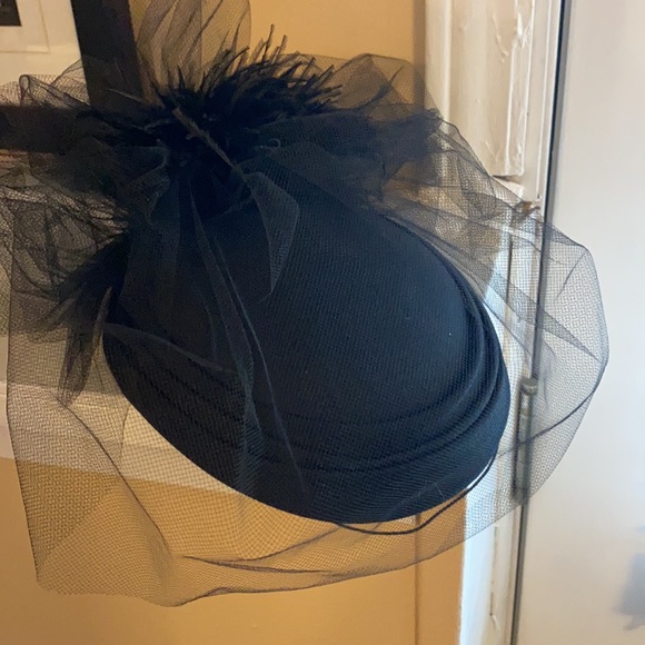 Women’s pillbox style hat black with mesh overlay - Picture 2 of 6